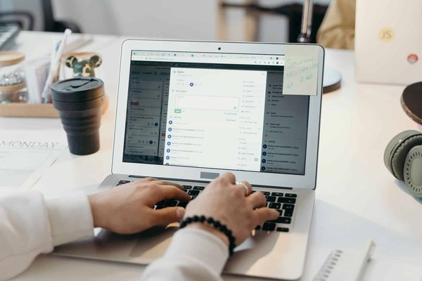 Quelles sont les meilleures pratiques pour gérer une équipe de freelancers à distance ?