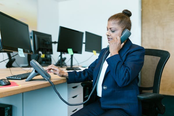 Découvrez comment la permanence téléphonique burotic booste votre productivité